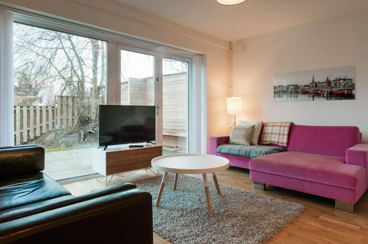 Townhouse On Arlanda Stockholm Metro Line - Easy Checkin Βίλα Sollentuna Εξωτερικό φωτογραφία