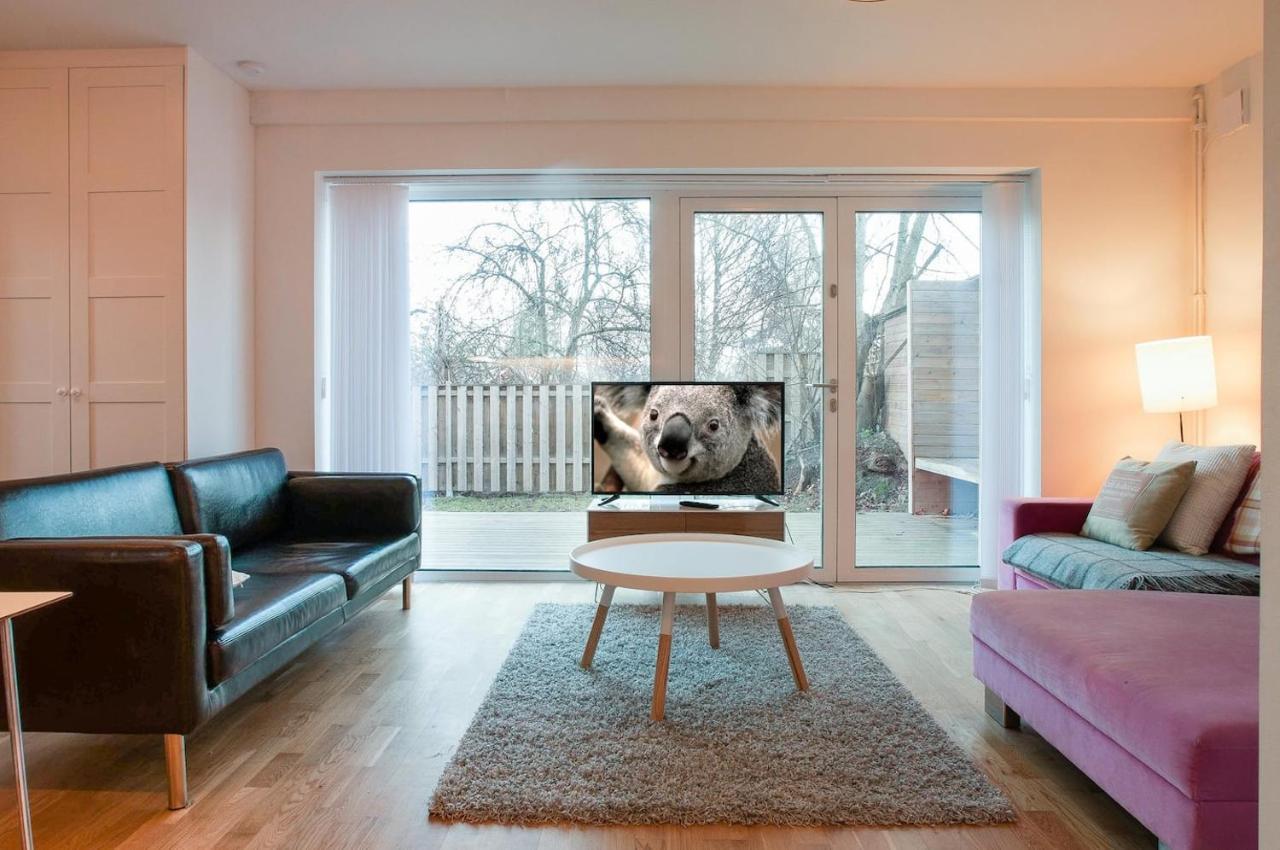 Townhouse On Arlanda Stockholm Metro Line - Easy Checkin Βίλα Sollentuna Εξωτερικό φωτογραφία